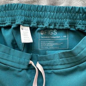 Figs Yola skinny scrub pants in Caribbean Blue